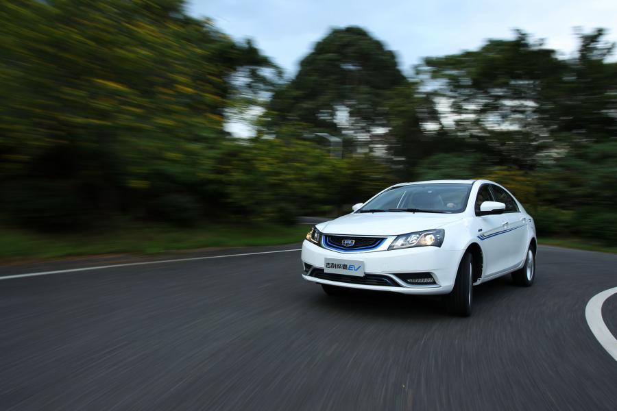  Geely Emgrand EV 2015 года  (фото 8 из 30)